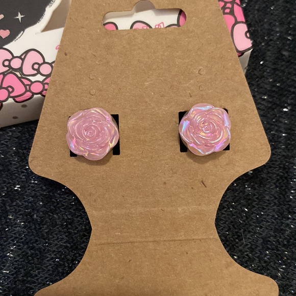 🌟5/$15 Girl’s🎁Bundle: Butterfly Necklace, Hello Kitty Nails&Pink Rose Earrings - Picture 2 of 6